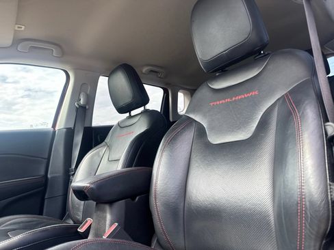 Used 2018 Jeep Compass Trailhawk w/ Leather Interior Group AWD/4WD image 38