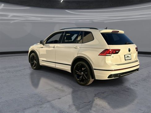 Certified 2023 Volkswagen Tiguan SE R-Line image 4