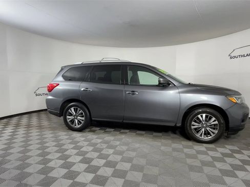 Used 2019 Nissan Pathfinder SV image 9