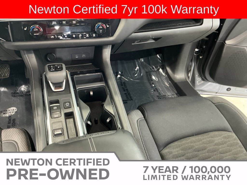 Used 2025 Nissan Pathfinder SV w/ SV Premium Package FWD image 15