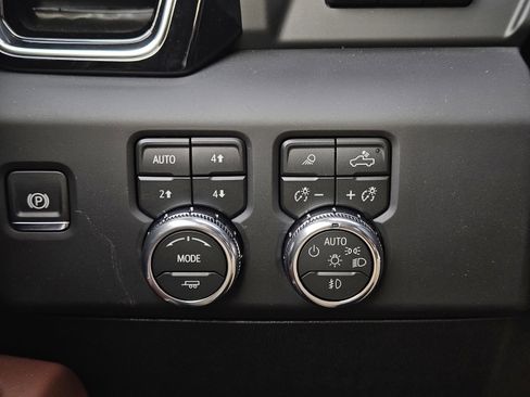 New 2026 GMC Sierra 2500 Denali Ultimate image 17