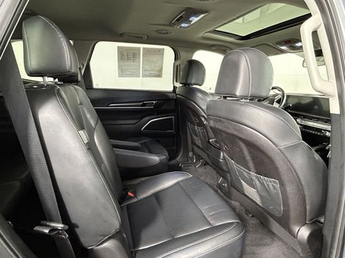 Certified 2025 Kia Telluride S image 12