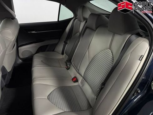 Used 2020 Toyota Camry SE w/ Convenience Package FWD image 16