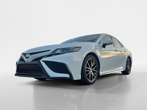 Used 2022 Toyota Camry SE image 25