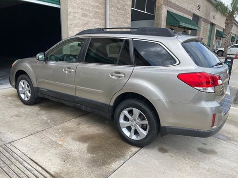 Used 2014 Subaru Outback 3.6R Limited w/ Moonroof Package AWD/4WD image 1