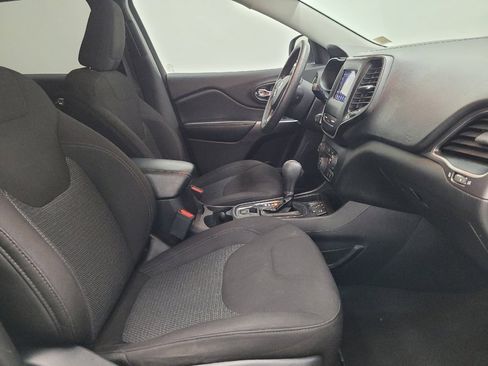 Used 2020 Jeep Cherokee Latitude FWD image 21