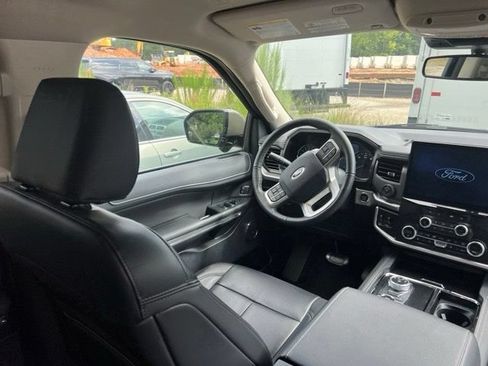 Used 2024 Ford Expedition XLT AWD/4WD image 9