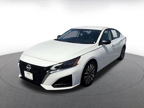 Used 2025 Nissan Altima 2.5 SV image 7