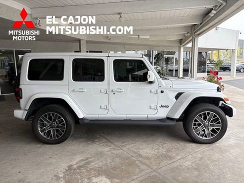 Used 2023 Jeep Wrangler Unlimited Sahara AWD/4WD image 2