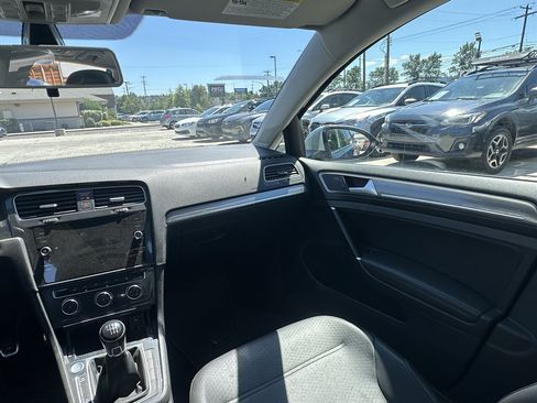 Used 2018 Volkswagen Golf Alltrack SE AWD/4WD image 16