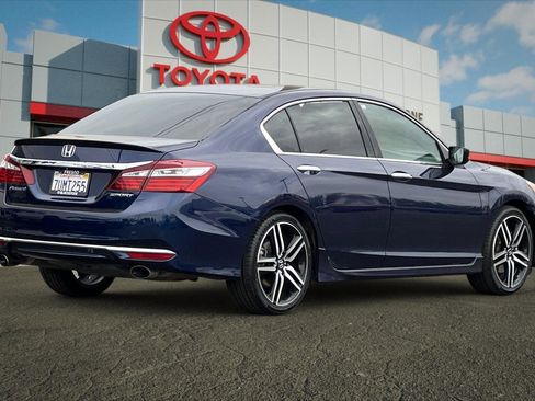 Used 2017 Honda Accord Sport image 3