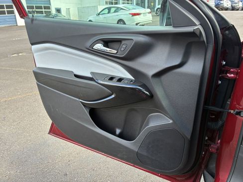 Used 2025 Chevrolet Trax LT image 18