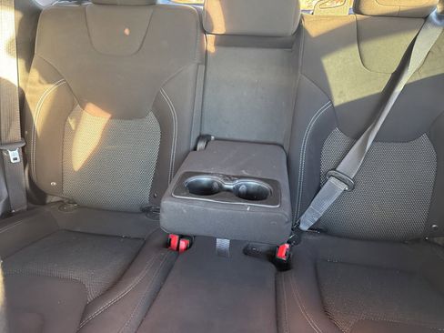 Used 2019 Jeep Cherokee Latitude w/ Popular Appearance Group image 7