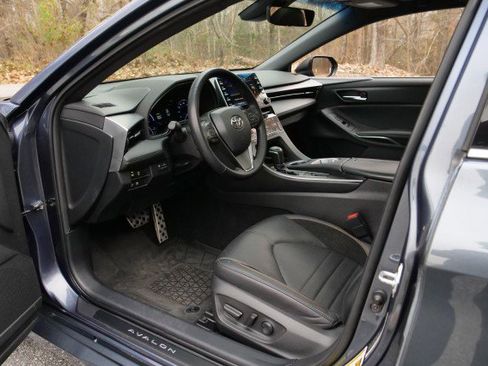 Used 2021 Toyota Avalon XSE image 23