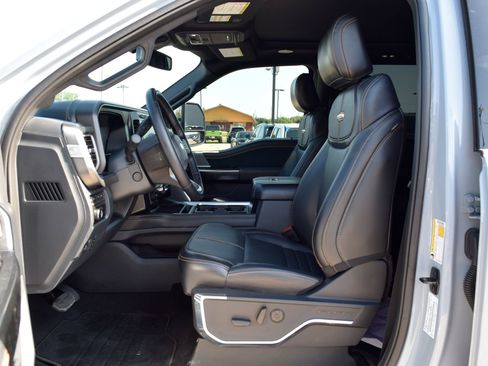Used 2024 Ford F250 Platinum w/ FX4 Off-Road Package AWD/4WD image 17
