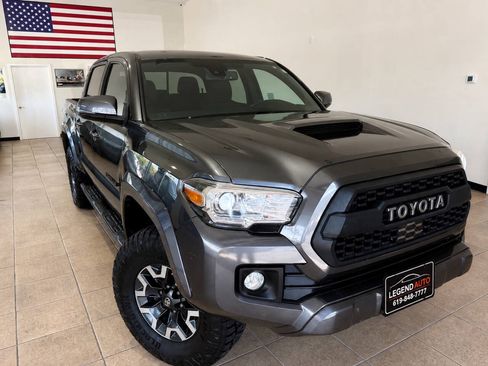Used 2018 Toyota Tacoma TRD Sport w/ Technology Package AWD/4WD image 3