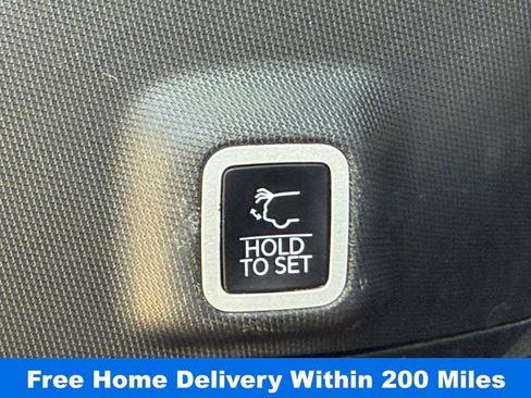 Used 2025 Jeep Grand Cherokee Altitude image 32