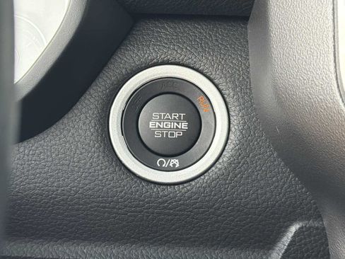 Used 2023 RAM 1500 Laramie AWD/4WD image 4