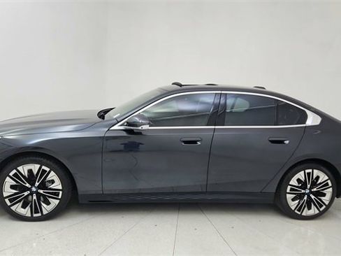 Used 2026 BMW 540i xDrive image 3