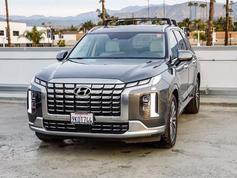 Used 2024 Hyundai Palisade Calligraphy image 3