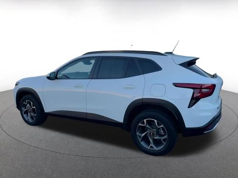 Used 2025 Chevrolet Trax LT image 10