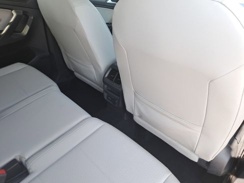 Certified 2021 Volkswagen Tiguan SE image 11