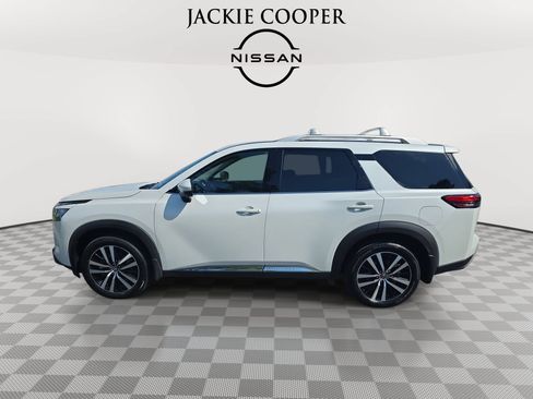 Used 2025 Nissan Pathfinder Platinum w/ Cargo Package FWD image 8