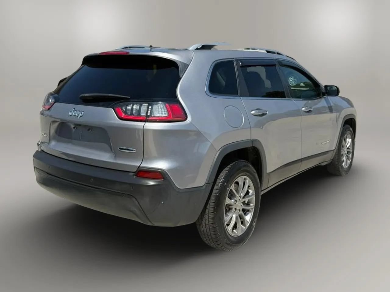 Used 2019 Jeep Cherokee Latitude Plus w/ Cold Weather Group AWD/4WD image 6