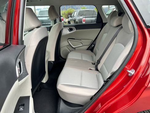 Used 2023 Kia Soul LX image 23