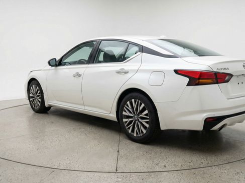 Used 2025 Nissan Altima 2.5 SV FWD image 6