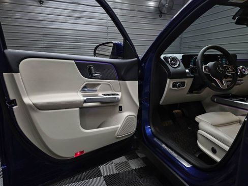 Used 2021 Mercedes-Benz GLB 250 image 33