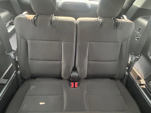 Used 2022 Ford Explorer XLT image 34