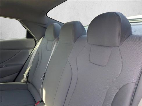 New 2026 Hyundai Elantra SE FWD image 18