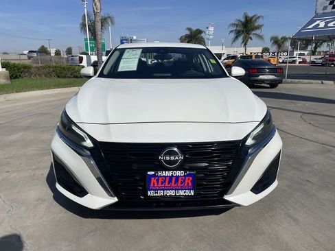 Used 2023 Nissan Altima 2.5 SV image 3