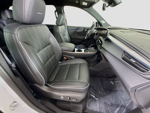 Used 2025 Buick Enclave Avenir w/ Super Cruise Package FWD image 30