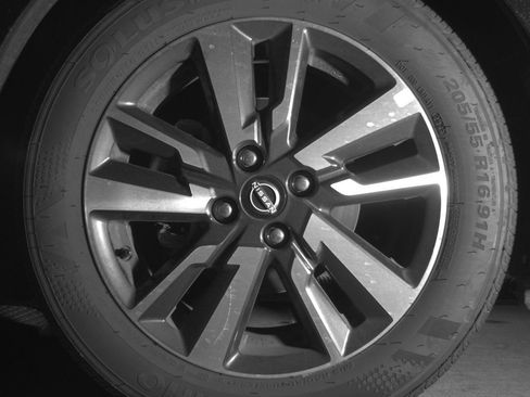 Used 2025 Nissan Versa SV FWD image 12