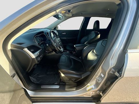 Used 2019 Jeep Cherokee Limited image 20