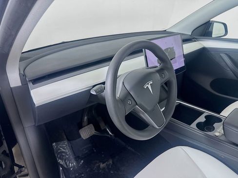 Used 2024 Tesla Model Y Long Range image 7