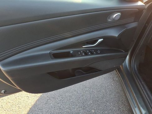 Used 2024 Hyundai Elantra Limited image 9