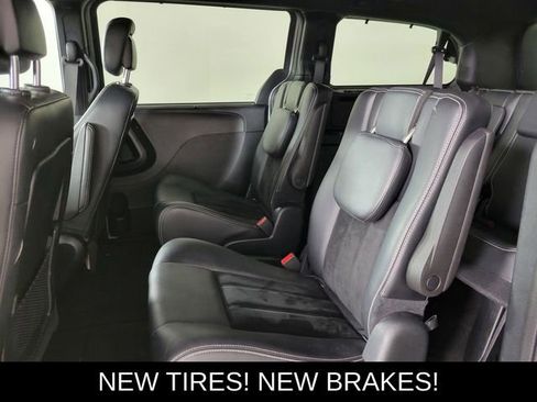 Used 2017 Dodge Grand Caravan SXT w/ Driver Convenience Group image 15