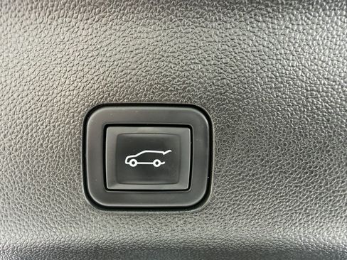 Used 2022 GMC Yukon SLT w/ SLT Luxury Package AWD/4WD image 32