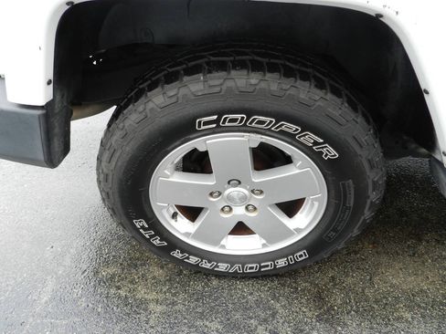 Used 2014 Jeep Wrangler Unlimited Sahara w/ Connectivity Group AWD/4WD image 20