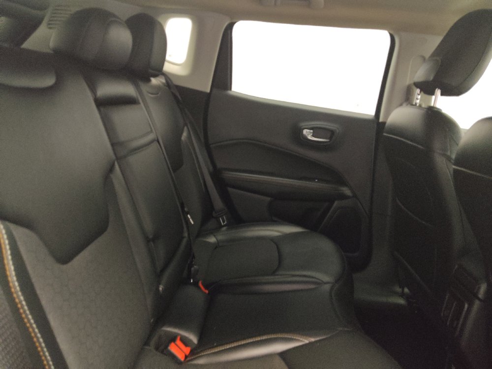 Used 2019 Jeep Compass Latitude FWD image 19