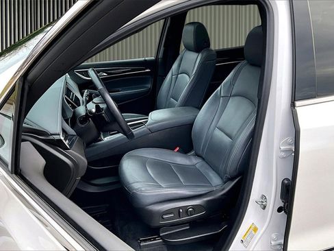 Used 2022 Buick Enclave Essence w/ Experience Buick Package image 25