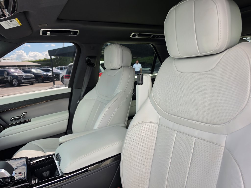 Used 2025 Land Rover Range Rover Sport SE AWD/4WD image 18