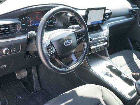Used 2020 Ford Explorer XLT w/ Comfort Package RWD image 9