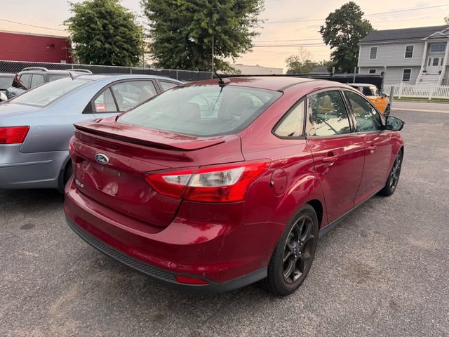 Used 2013 Ford Focus SE FWD image 2