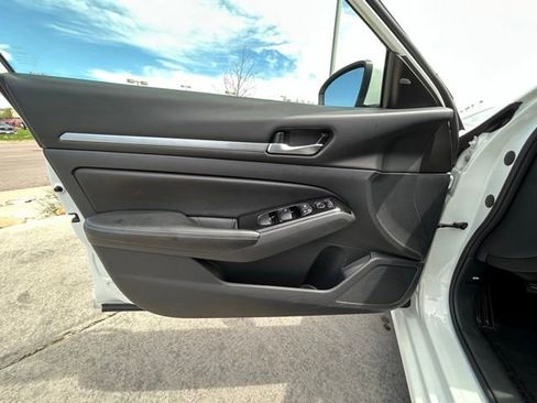 Used 2023 Nissan Altima 2.5 SV FWD image 25