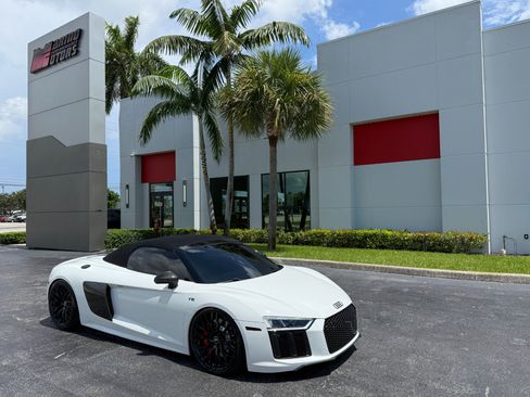 Used 2017 Audi R8 V10 w/ Carbon Exterior Package AWD/4WD image 47