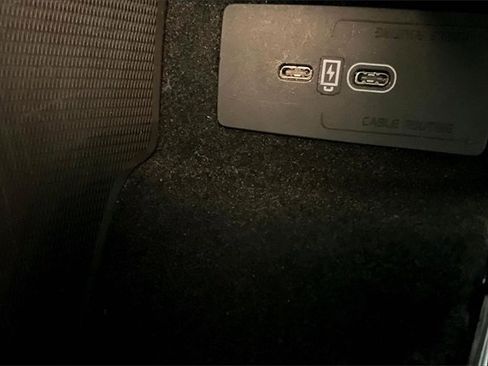 Certified 2022 Volvo XC60 T8 Inscription w/ Advanced Package image 32